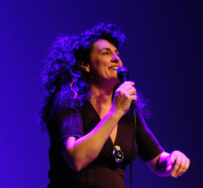 Portrait d&rsquo;artiste – Régine Gesta – Tribal voix